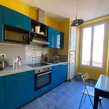 A084-welcoming In Rue D'antibes The Heart Of