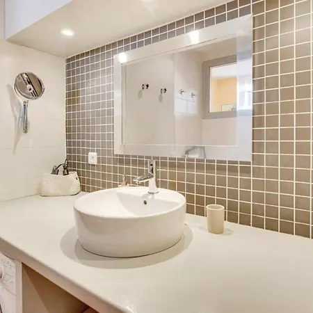 A084-welcoming In Rue D'antibes The Heart Of * カンヌ